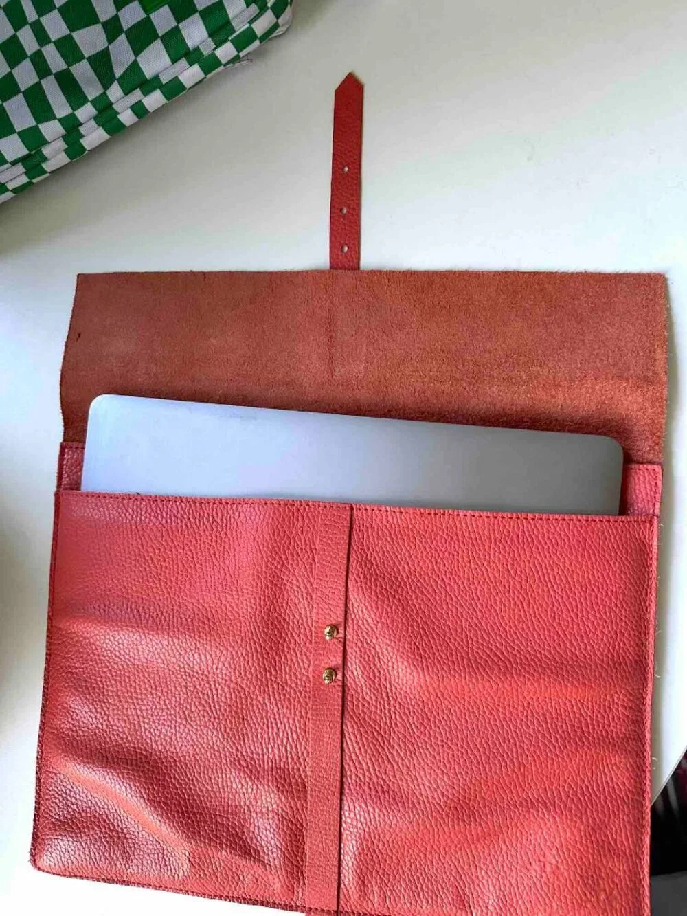 Beautiful CUYANA pebbled leather Laptop Document Flap Sleeve gold hardware Coral